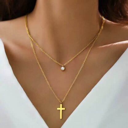collier avec pendentif croix pour femme