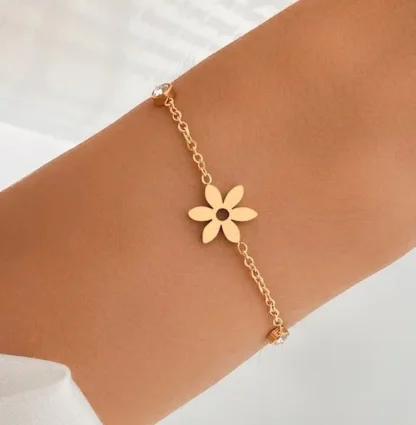 bracelet femme avec petites fleurs