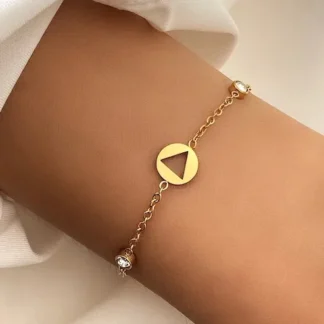 bracelet pour femme avec medaille triangle