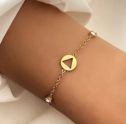 bracelet pour femme avec medaille triangle