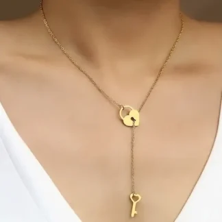 collier en forme de coeur avec cle et cadenas