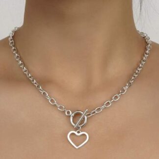 collier fantaisie avec chaine grosse maille orne d un coeur