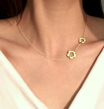 collier pour femme avec deux fleurs acier inoxydable