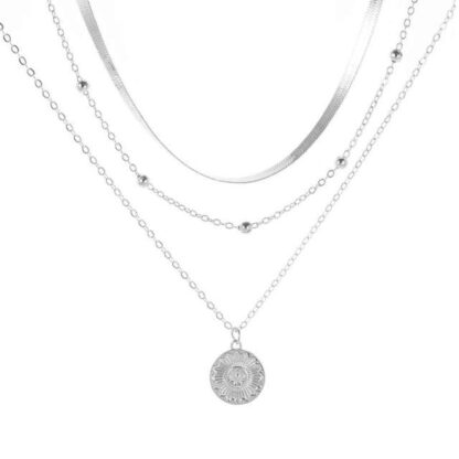 collier triple rang medaille